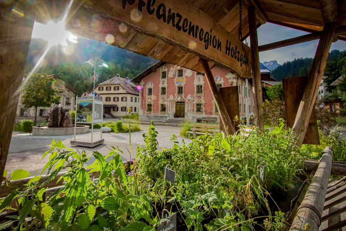 TVB_Apart_Andrea_web-16 Dorfplatz Holzgau